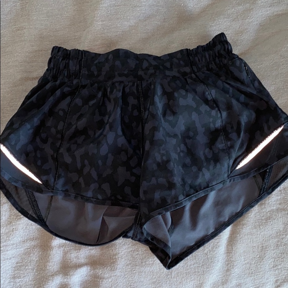 lululemon hotty hot shorts size 2